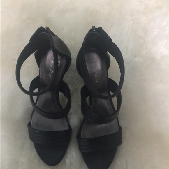 Calvin Klein - Picture 4 of 4